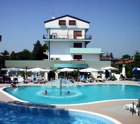 Oasi Verde Lido di Jesolo Exterior foto